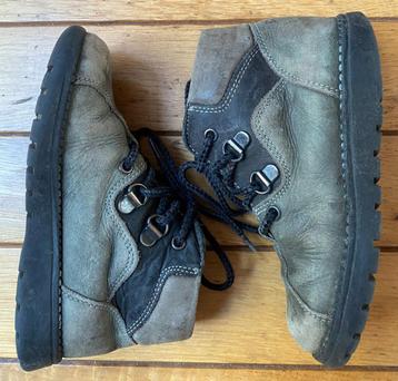 2 paar kinderschoenen, maat 26, los te koop beschikbaar voor biedingen