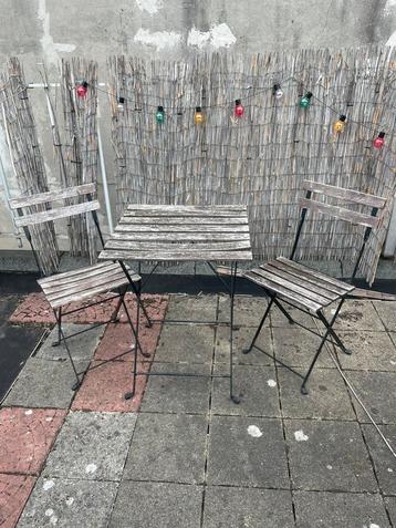 Houten tuinsetje - 2 stoelen en 1 tafel beschikbaar voor biedingen