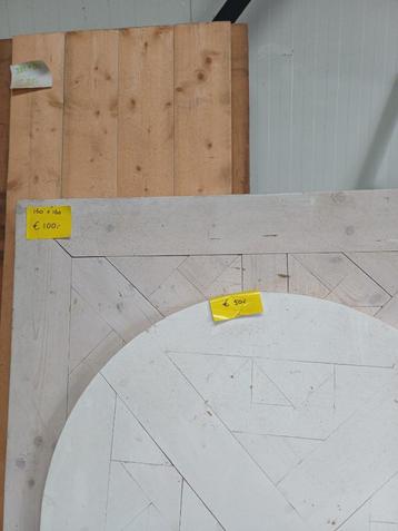 Uniek handgemaakt vierkant houten tafelblad beschikbaar voor biedingen