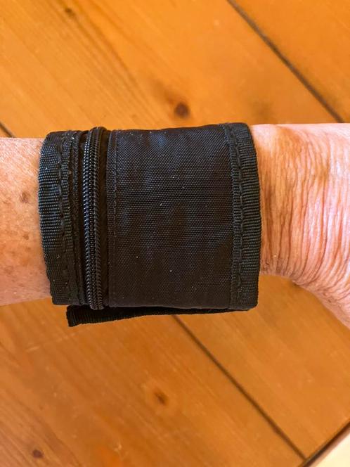 Pols portemonnee. Handig voor wat geld of sleutel, Sieraden, Tassen en Uiterlijk, Portemonnees, Zo goed als nieuw, Zwart, Ophalen of Verzenden
