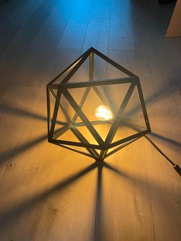 Moderne Tafellamp - Stijlvol Design beschikbaar voor biedingen