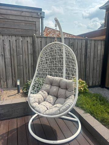 Hangstoel xenos inclusief kussen beschikbaar voor biedingen
