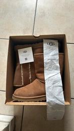 Uggs, Beige, Ophalen of Verzenden, Zo goed als nieuw, Ugg