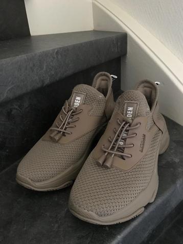 Steve Madden Match-E Sneakers (moeten nu weg!) beschikbaar voor biedingen