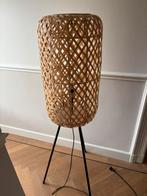 Rotan vloerlamp | kwantum, Huis en Inrichting, Lampen | Vloerlampen, Ophalen of Verzenden, Zo goed als nieuw