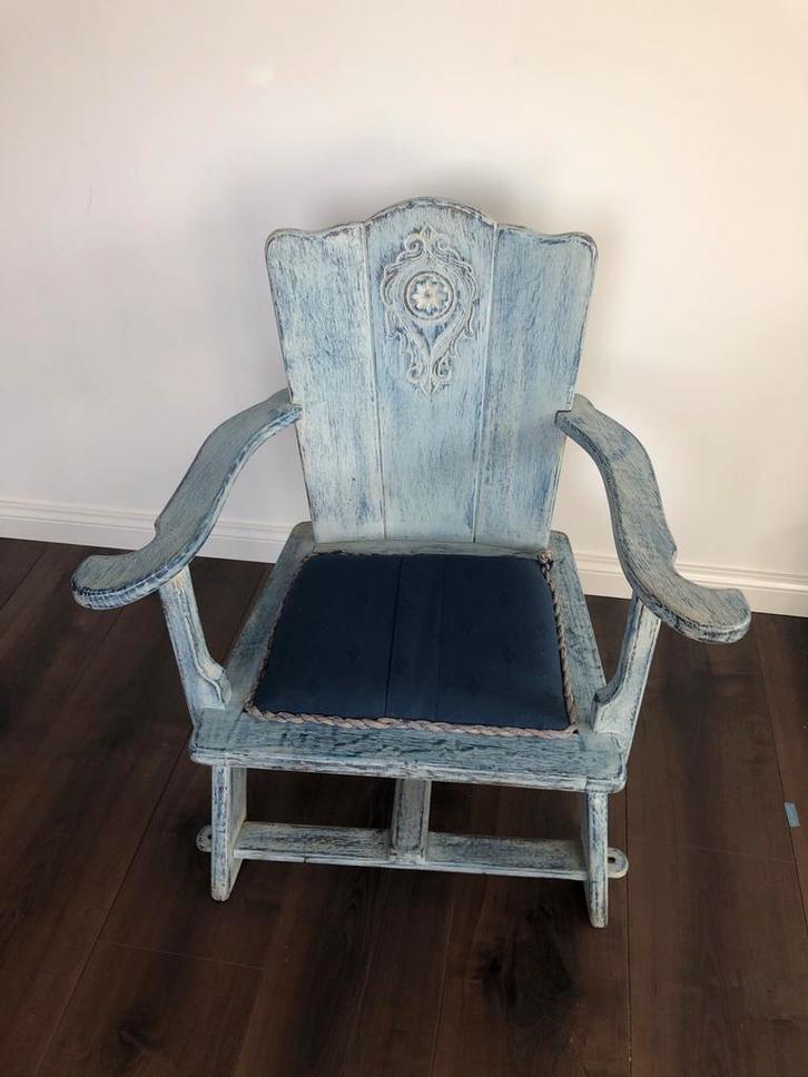 Antieke Stoel met Blauwe Verf en Kussen, Antiek en Kunst, Antiek | Meubels | Stoelen en Banken, Ophalen