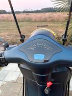 Vespa Primavera  | redbull blauw, Fietsen en Brommers, Ophalen, Overige modellen, Zo goed als nieuw, Benzine