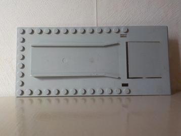 LEGO grondplaat van een oude garage van de set 236 beschikbaar voor biedingen