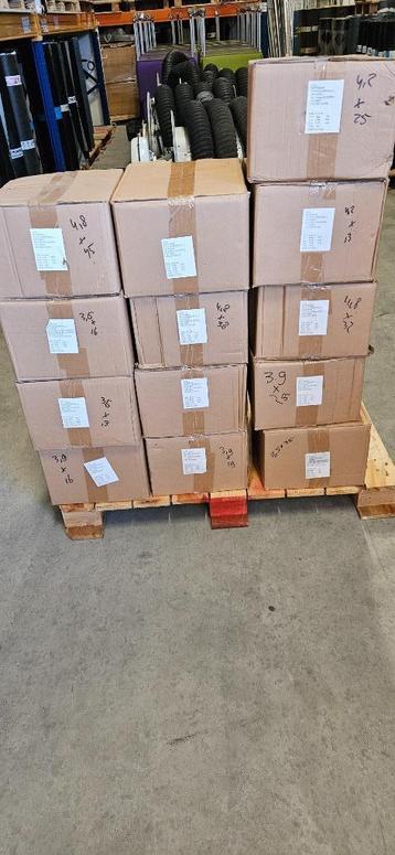 PARTIJ SCHROEVEN , 13 OMDOZEN VOL  ,ZIE FOTO'S €750 beschikbaar voor biedingen