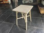 Wit Lloyd loom  bijzet tafeltje, Antiek en Kunst, Antiek | Meubels | Tafels, Ophalen
