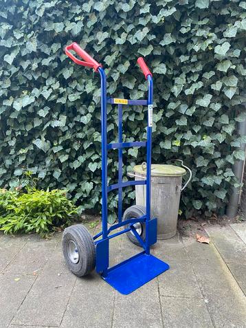 Steekwagen blauw met luchtbanden max 200 kg beschikbaar voor biedingen