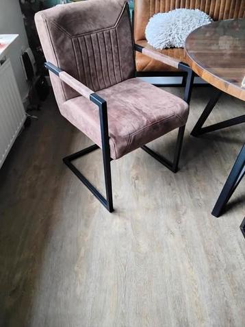 3 eetkamerstoelen beschikbaar voor biedingen