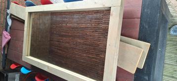 Mooie grote zware spiegel, houten lijst beschikbaar voor biedingen