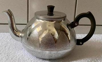 Antiek lichtgewicht theepotje.Br.van tuit tot oor:23cmH12 cm beschikbaar voor biedingen