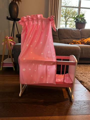 Poppenwieg met hemel, dekbed & kussen (tot 46cm) beschikbaar voor biedingen