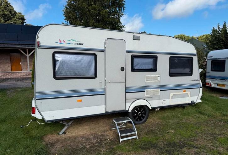 Hobby classic, Caravans en Kamperen, Caravans, Particulier, tot en met 4, Rondzit, Hobby, Vast bed, Luifel, Ophalen