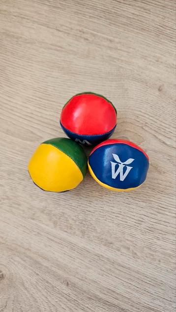 Jongleer ballen  beschikbaar voor biedingen