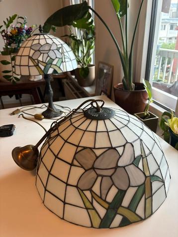 Set Tiffany lampen - plafondlamp - tafellamp beschikbaar voor biedingen