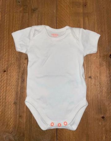 Wit babyrompertje maat 50/56 – Gratis & in topstaat! beschikbaar voor biedingen