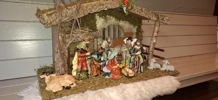 grote kerststal met beelden, Diversen, Kerst, Zo goed als nieuw, Ophalen