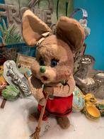 Zeer oude Vintage Beer muis met Bezem, Ophalen of Verzenden