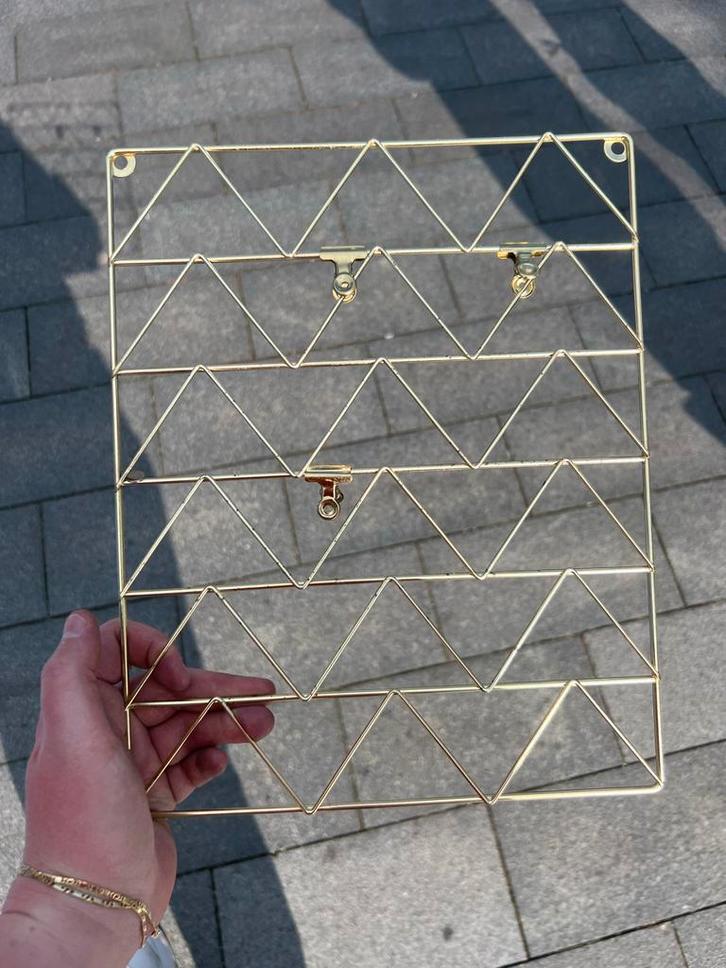 ‼️ RUILEN‼️ Leuk gouden kaartenrek / memobord met knijpers, Huis en Inrichting, Woonaccessoires | Memoborden, Zo goed als nieuw