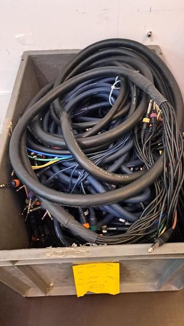 Diverse multi kabels te koop beschikbaar voor biedingen