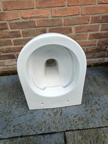 Wand toiletpot beschikbaar voor biedingen