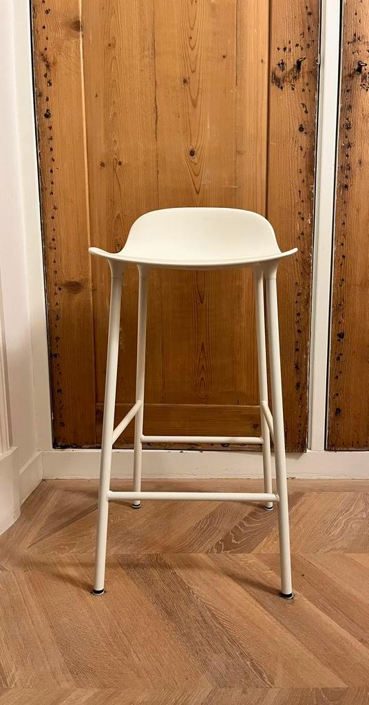 4 barkrukken wit - Normann Copenhagen - 65cm, Huis en Inrichting, Barkrukken, Zo goed als nieuw, 60 tot 90 cm, 4 krukken, Ophalen