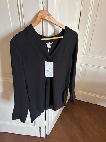 H&M zwarte blouse, zwarte top met diepe V hals, maat S/M beschikbaar voor biedingen