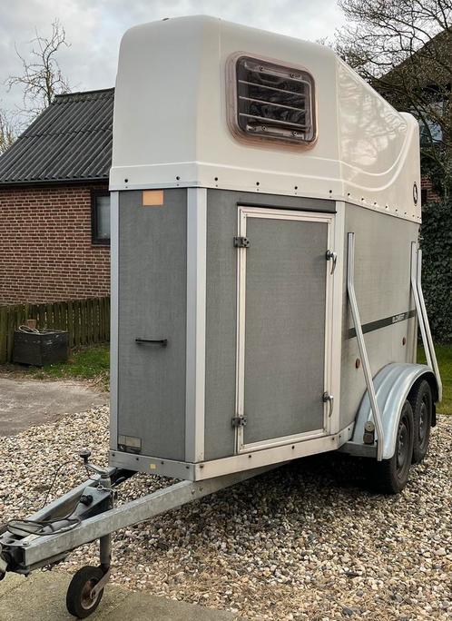Zeer nette 1,5 paards Blomert trailer, Dieren en Toebehoren, Paarden en Pony's | Trailers en Aanhangwagens, Gebruikt, 2-paards trailer