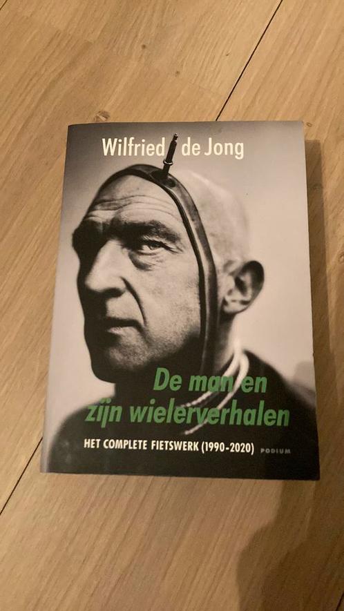 Wilfried de Jong - De man en zijn wielerverhalen, Boeken, Overige Boeken, Zo goed als nieuw, Ophalen of Verzenden