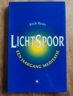 Lichtspoor: Een Jaargang Meditatie - Kick Bras, Boeken, Meditatie of Yoga, Ophalen of Verzenden, Zo goed als nieuw, Instructieboek