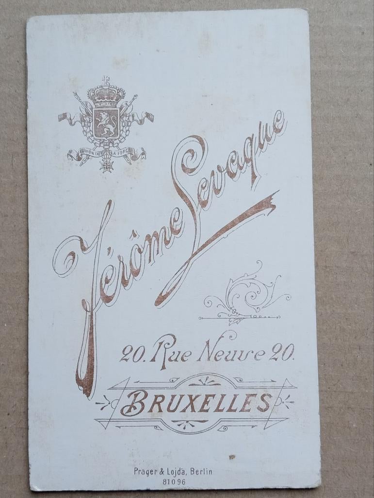 Oude foto van een dame,J.Levaque Brussel Bruxelles België, Verzamelen, Foto's en Prenten, Verzenden, Voor 1940, Gebruikt