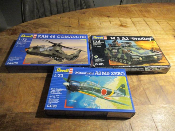 3x Revell Tank Bradley 03124 Vliegtuig 04126 04469 Comanche, Hobby en Vrije tijd, Modelbouw | Vliegtuigen en Helikopters, Nieuw