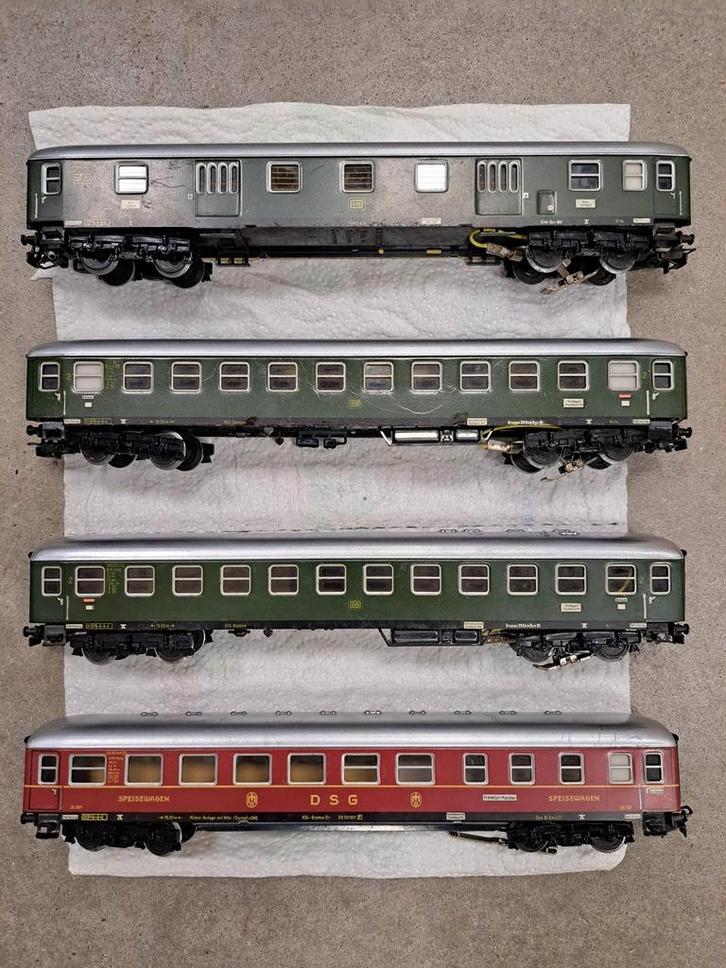 Marklin H0 Set van 4 Personenwagons met Verlichting, Hobby en Vrije tijd, Modeltreinen | H0, Gebruikt, Wagon, Wisselstroom, Analoog