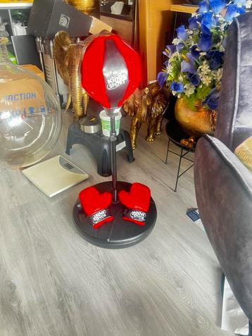 Verstelbare boksstandaard beschikbaar voor biedingen