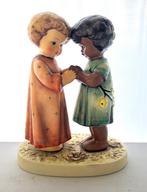 Hummel - Goebel Unicef Limited Edition - friends together, Ophalen of Verzenden, Zo goed als nieuw, Hummel