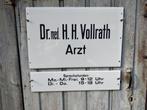 Emaille reclamebord tekstbord DR.MED.H.H.VOLLRATH ARZT, Verzamelen, Ophalen of Verzenden, Gebruikt, Reclamebord