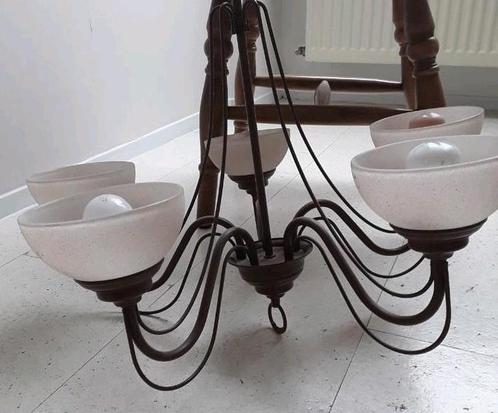 Te koop: Mooie hanglamp, met vijf melkglazen kapjes!, Huis en Inrichting, Lampen | Hanglampen, Gebruikt, Minder dan 50 cm, Glas