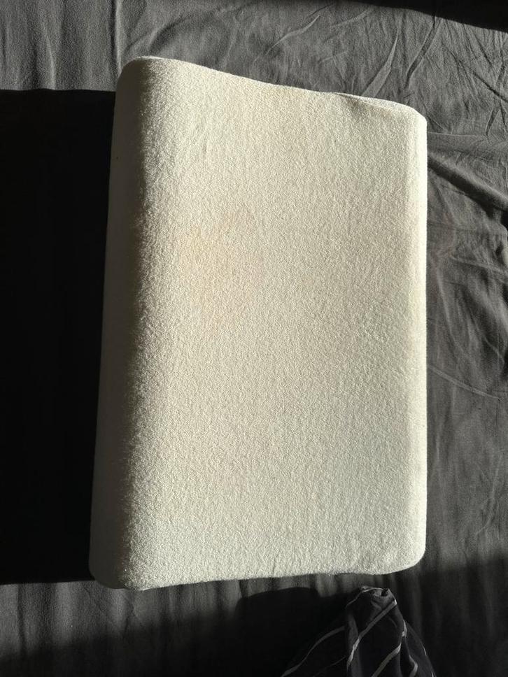 Memory Foam Kussen - Comfortabel!, Huis en Inrichting, Woonaccessoires | Kussens, Gebruikt, Wit, Rechthoekig, Ophalen of Verzenden