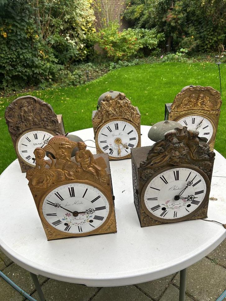 Comtoiseklokken 5 stuks helemaal compleet 1850-1880 ‘vuil’, Antiek en Kunst, Antiek | Klokken, Ophalen of Verzenden