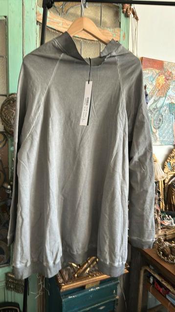 Rundholz: prachtige grijze  sweater, een maat, nieuw. beschikbaar voor biedingen