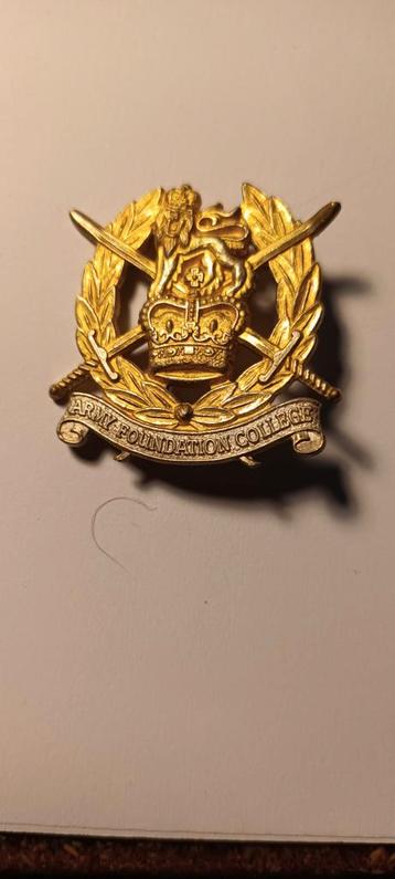 Embleem Army Foundation College beschikbaar voor biedingen