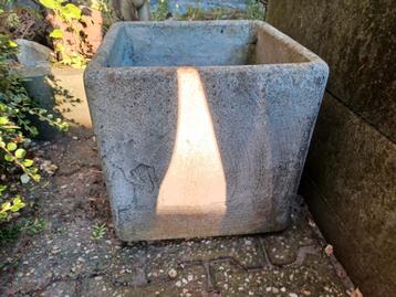 Bloempot vierkant lichtgrijs betonlook beschikbaar voor biedingen