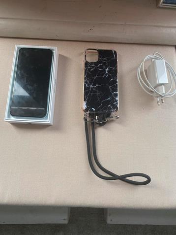 Iphone 11 met accessoires beschikbaar voor biedingen