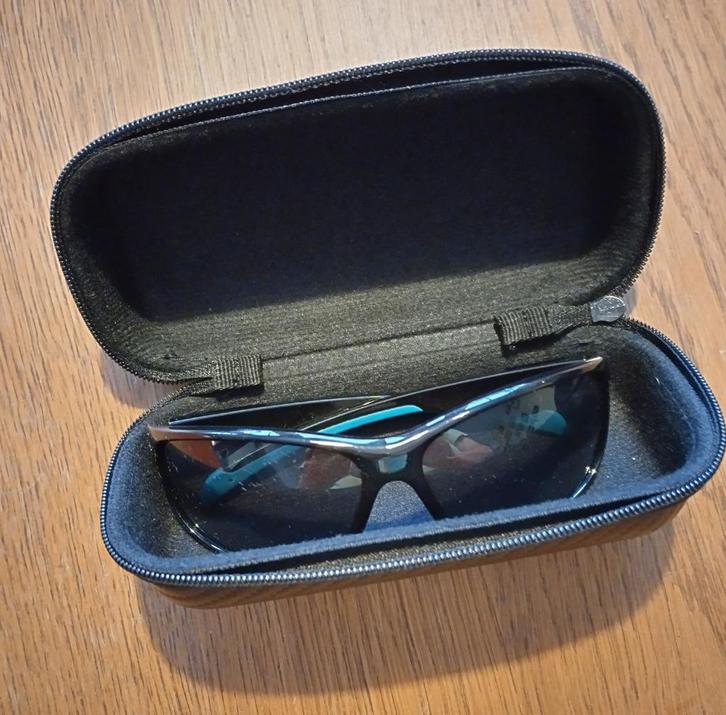 NIEUW Sportieve zonnebril met DAF-print, Sieraden, Tassen en Uiterlijk, Zonnebrillen en Brillen | Heren, Nieuw, Zonnebril, Overige merken