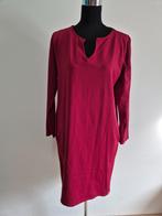J365 - Wijnrode Glam jurk met zakjes mt 42 (1), Kleding | Dames, Ophalen of Verzenden, Zo goed als nieuw, Maat 42/44 (L), Onder de knie