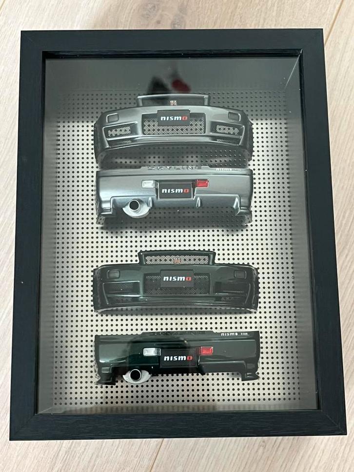 Nissan R34 Bumper Display Frame 1:18 Motorhelix oa groen, Hobby en Vrije tijd, Modelauto's | 1:18, Nieuw, Auto, Overige merken
