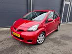Toyota Aygo 1.0 Comfort Navigator 5DRS 2011 Rood Automaat, Auto's, Automaat, Stof, Zwart, 4 stoelen